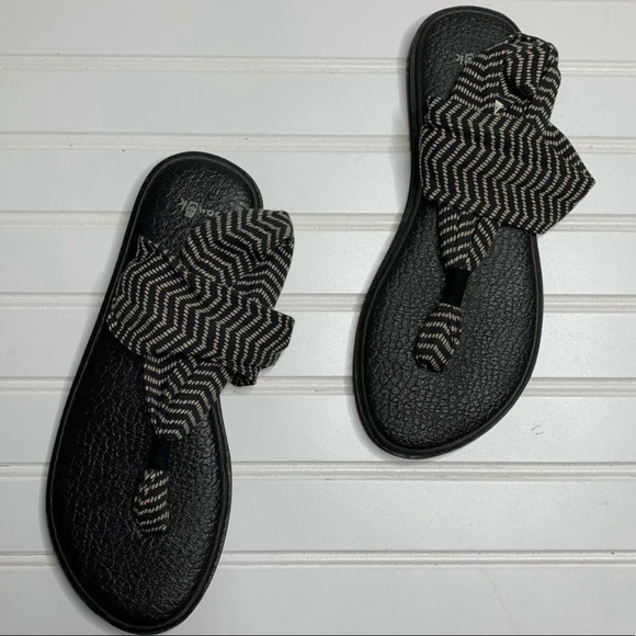 Sanuk Yoga Mat Black & White Chevron Print Sandals - Picture 2 of 5